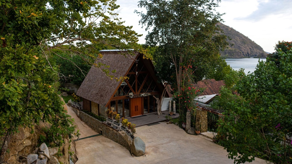 Plataran Komodo Resort & Spa 3