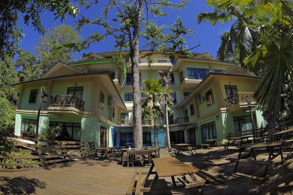 Borneo Tropical Rainforest Resort