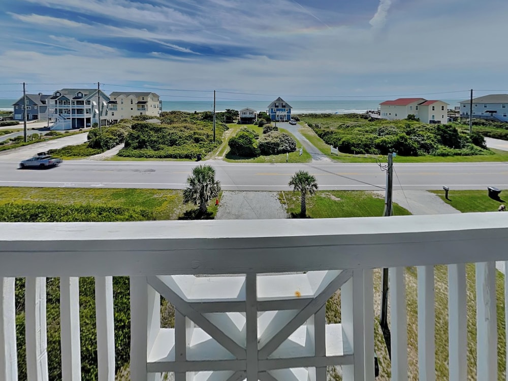 Lovin' Lowe Tide by Topsail Realty