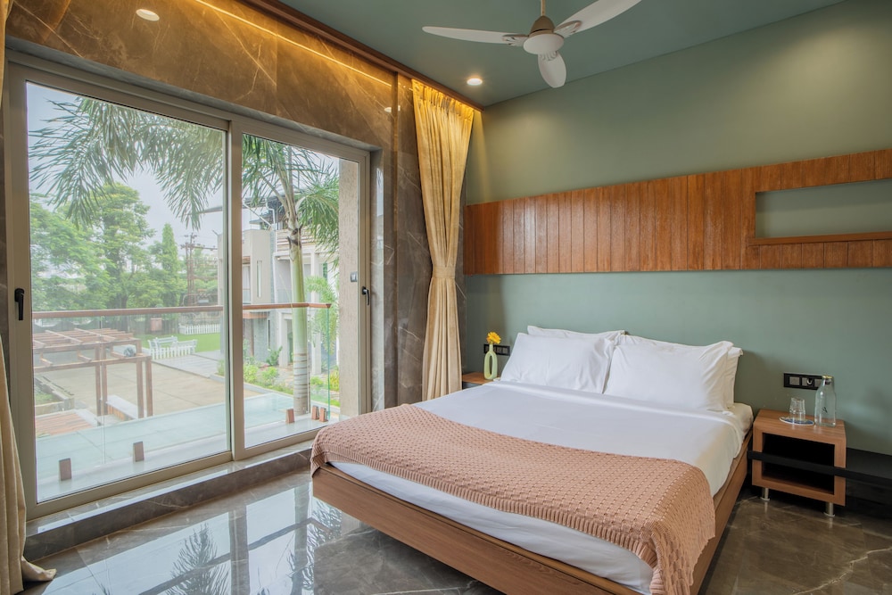 Alaya Stays - Imperial Calista 4BHK near Khandala Hills