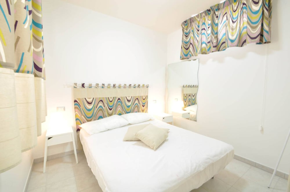 Villa Sacher Sleeps 12 Just 100 Metres From the sea