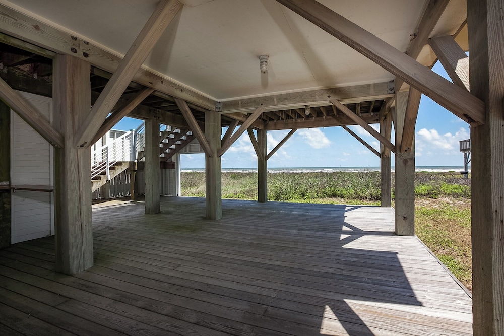 Beachfront Melody by Ryson Vacation Rentals