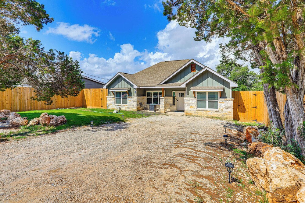 Canyon Lake Home w/ Private Pool, Hot Tub & Sauna!