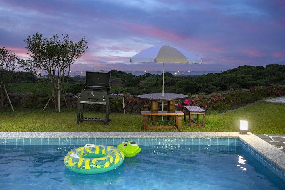 Gimnyeong stonewall Private Pool Villa