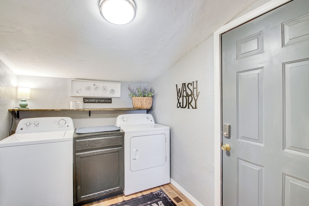 Pet-friendly Home w/ Porch Near Chickasha!