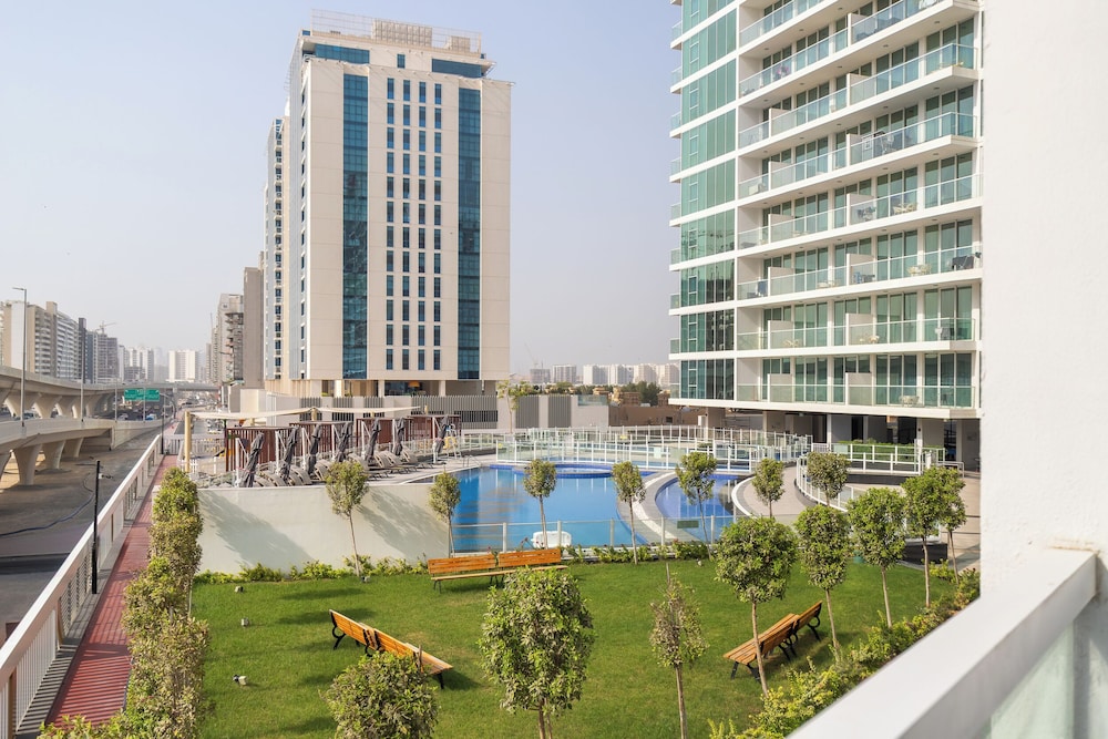 SIMPLY COMFORT Chic 3 Br Apartment with Private Pool