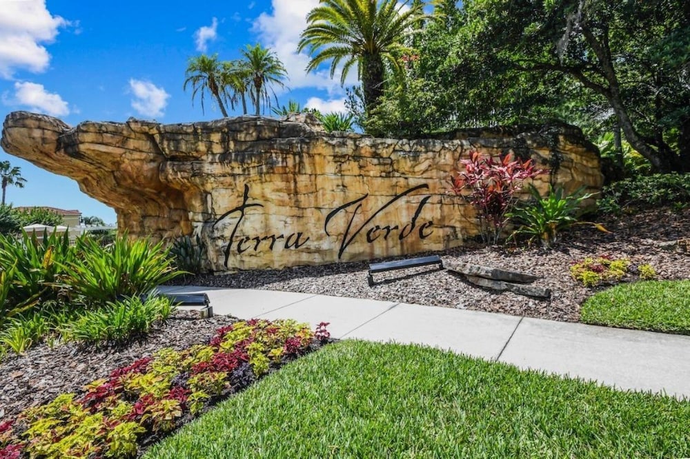 Terra Verde Swanky