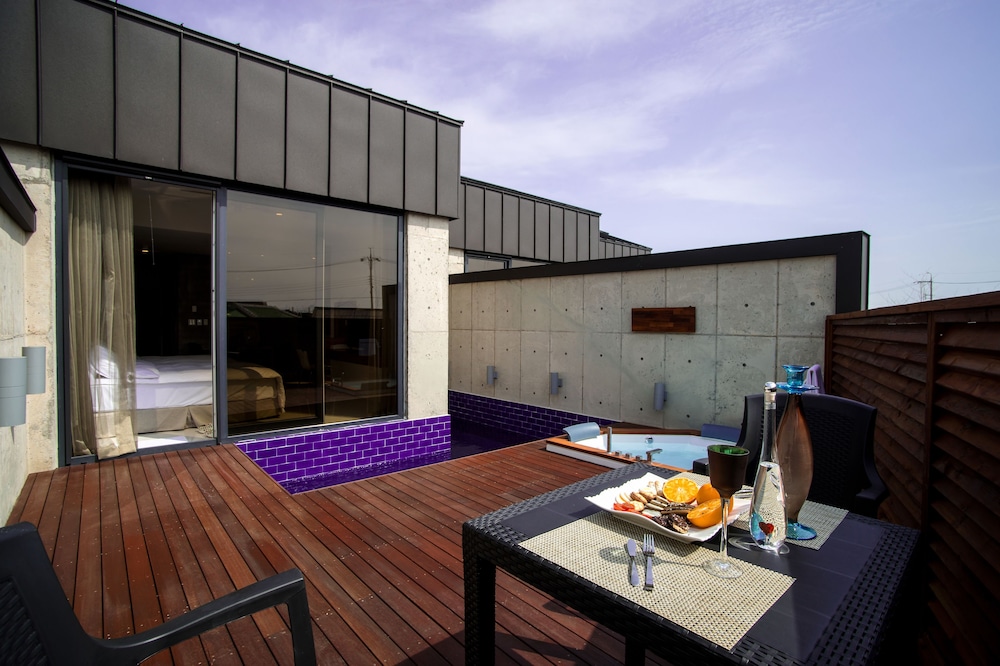 Maison de Jeju Pool Villa