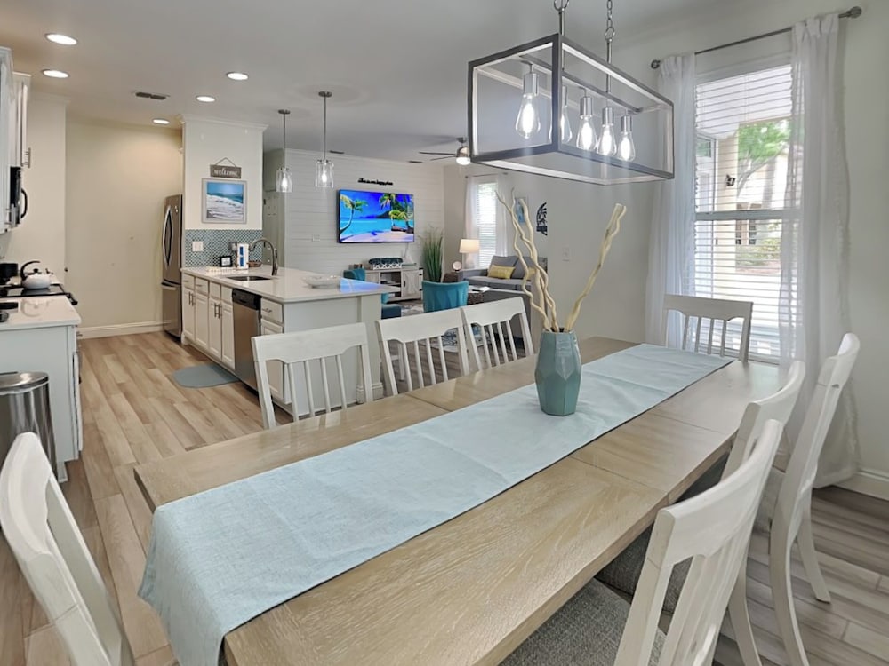 Sunny Beach by Southern Vacation Rentals
