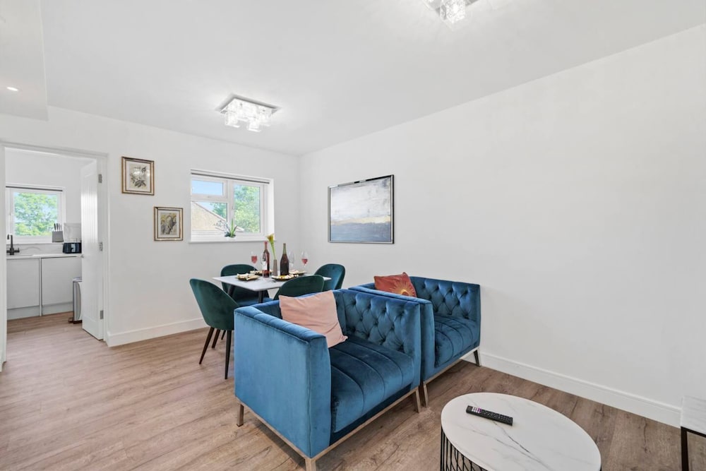Gorgeous 3 Bedroom Duplex Apartment in West London