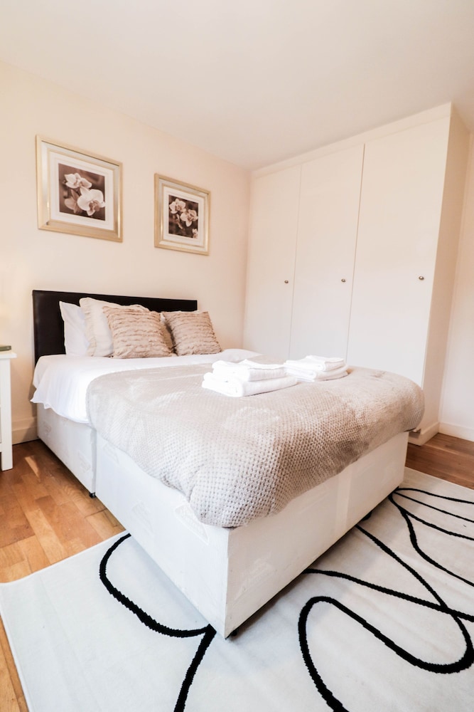 2 Bed Apartment in Russell Square