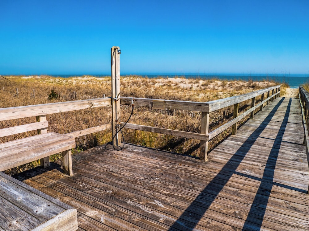 Sand Pebbles by Carolina Retreats