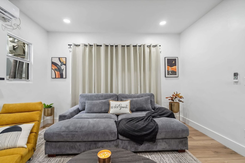 Casa Roselle 2 in Hollywood