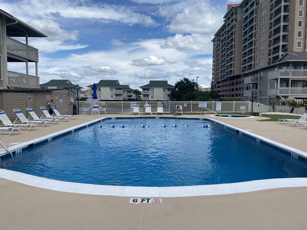 Tilghman Lakes P1 3 Bedroom Condo by Redawning view 4