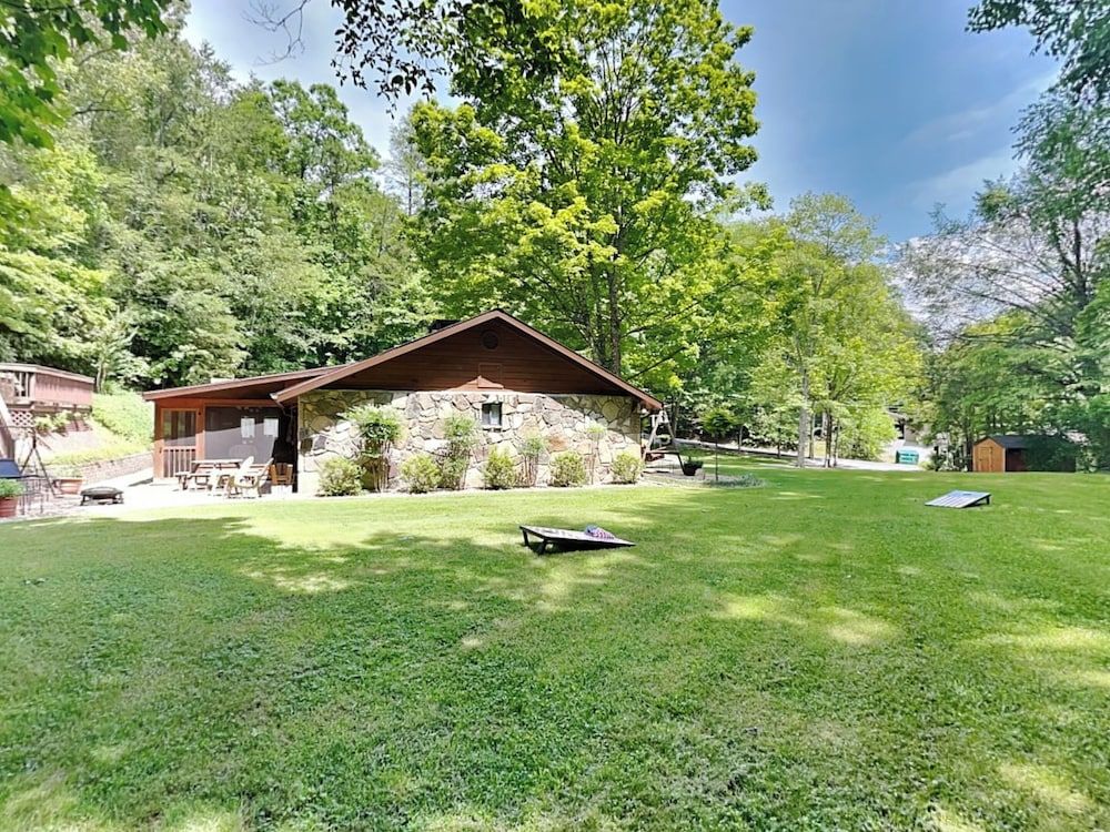 Gatlinburg's Hidden Gem by Jackson Mountain Rentals