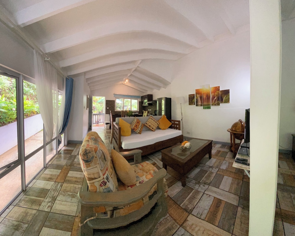 Stephna Residence