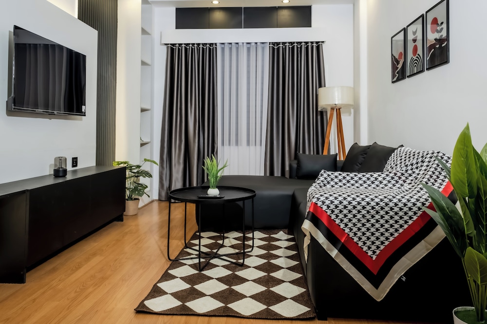 Minimalist Apt at DAC Intl Airport Msg to Avail Special Offer for Flight Catcher