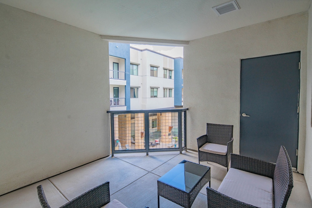 ROVE LIVING/KB - Scottsdale Grand