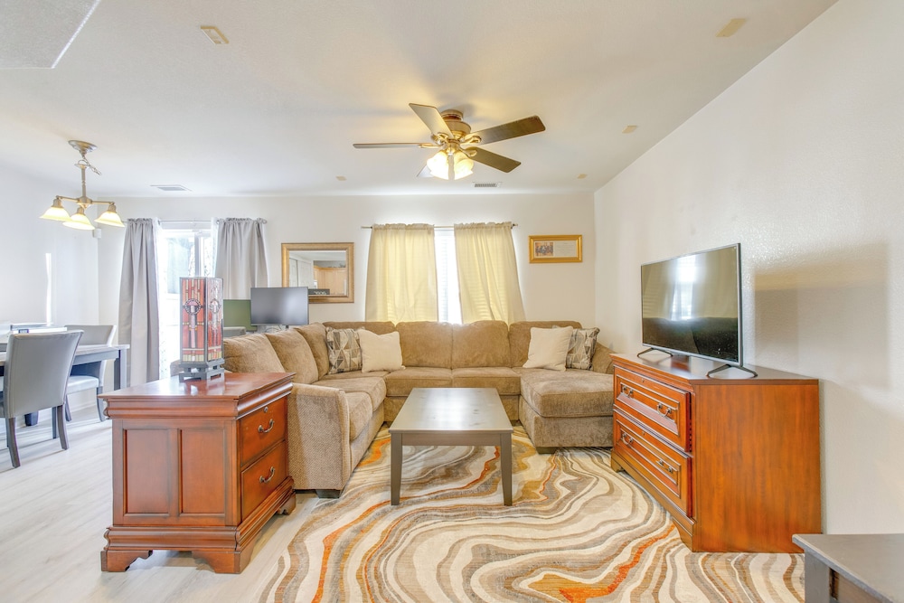 16 Mi to Dtwn Denver: Cozy Townhome w/ Patio!