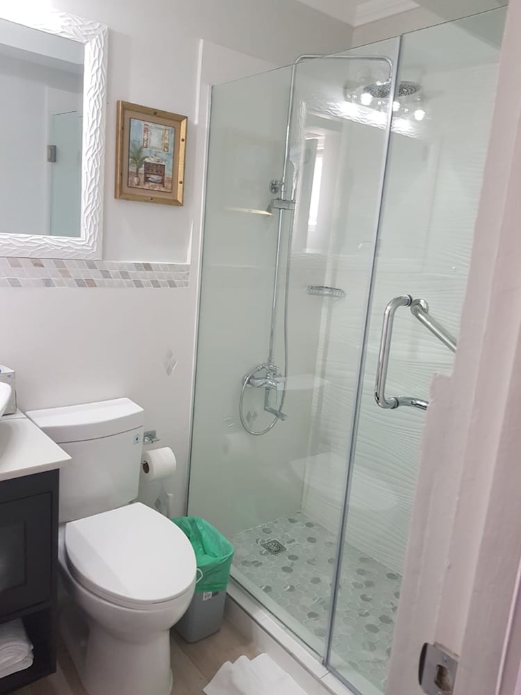 New Kingston Apt at Kensington Court