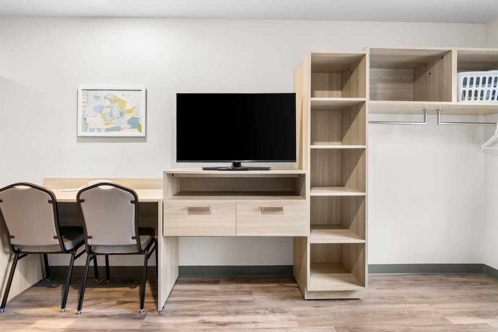 Woodspring Suites Elkhart