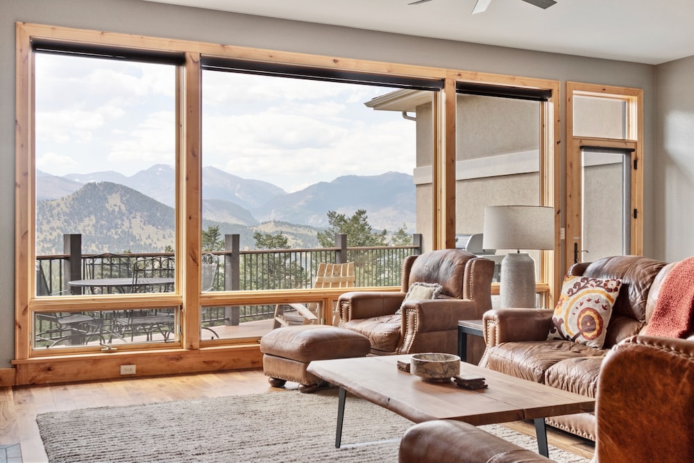 Serenity Luxury Vacation At Windcliff 3 Bedroom Home by RedAwning view 4