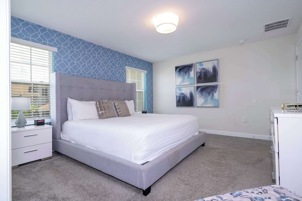 Stunning 4Bd With Pool At Storey Lake Resort 4821