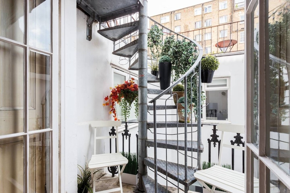 balcony