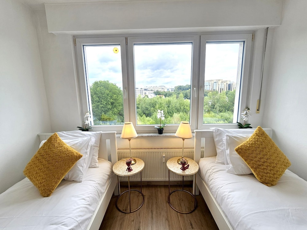 Well Appointed 2BR w terrace&parking