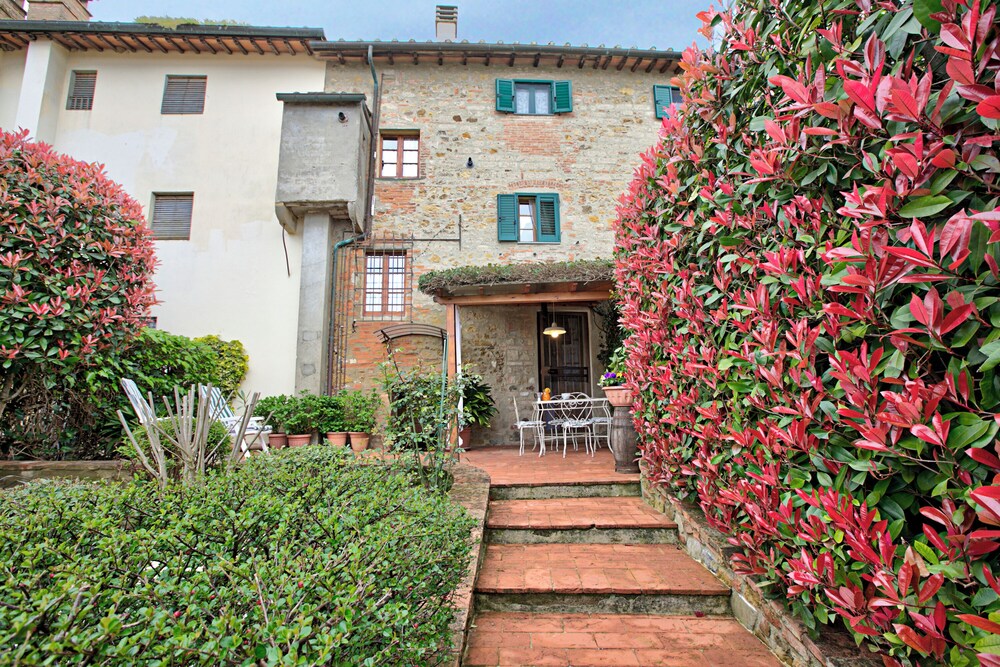 Francigena Pergola Apartment Shared Pool