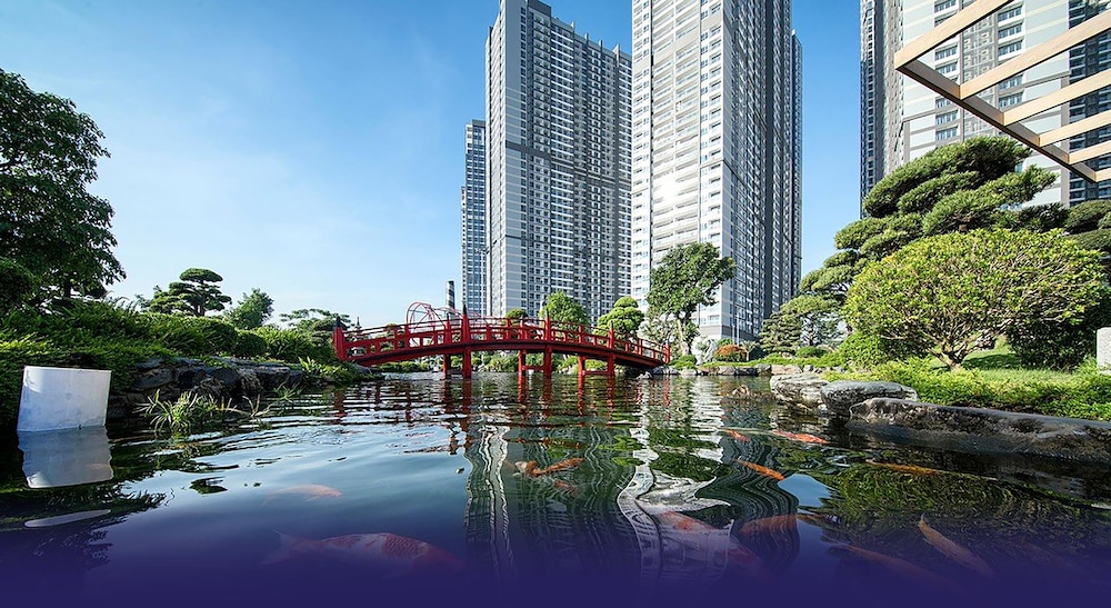 Apartment Landmark 81 by Urban Home