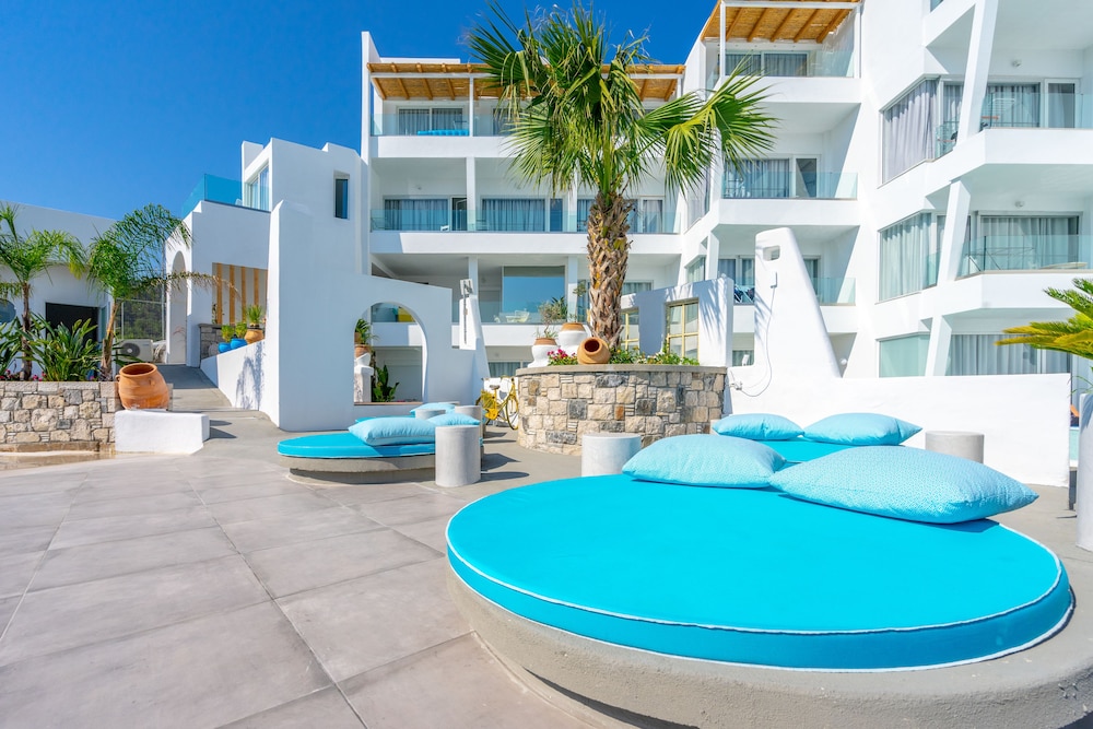 Kouros Home Hotel