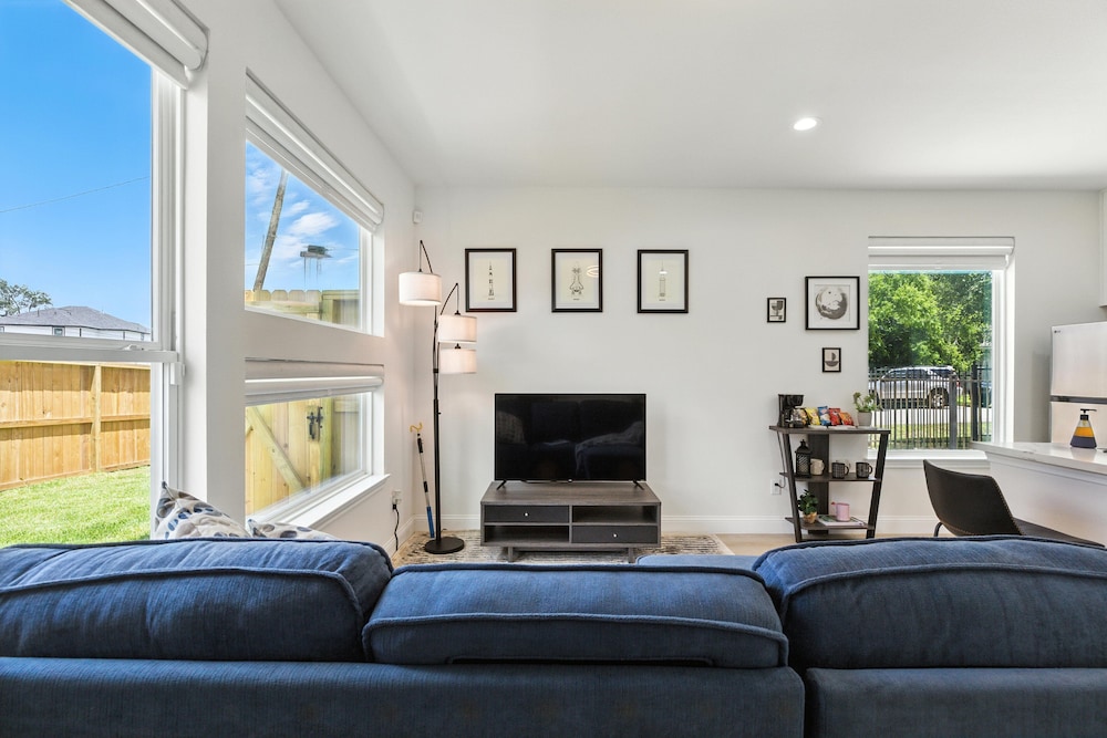 Houston Cozy Retreat 3br 3ba Downtown Views 3 Bedroom Duplex