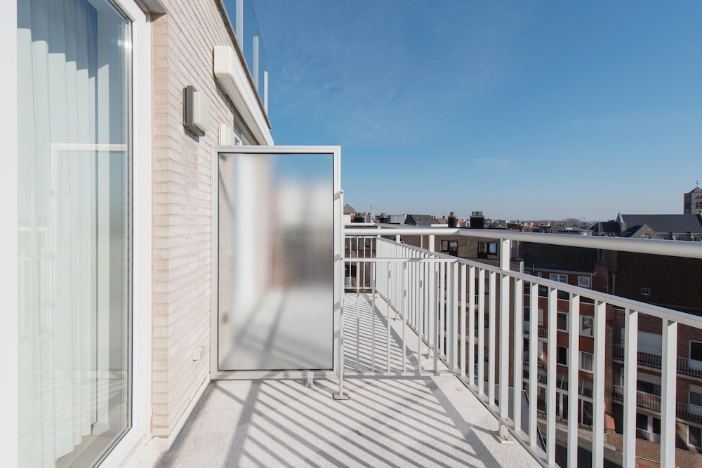 Apartment Close to the sea Wall of Mariakerke