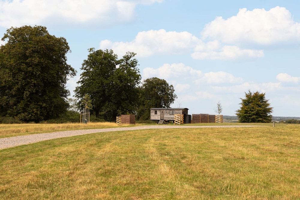 Quercus Redwood - Sleeps 4 - From 375 Per Night