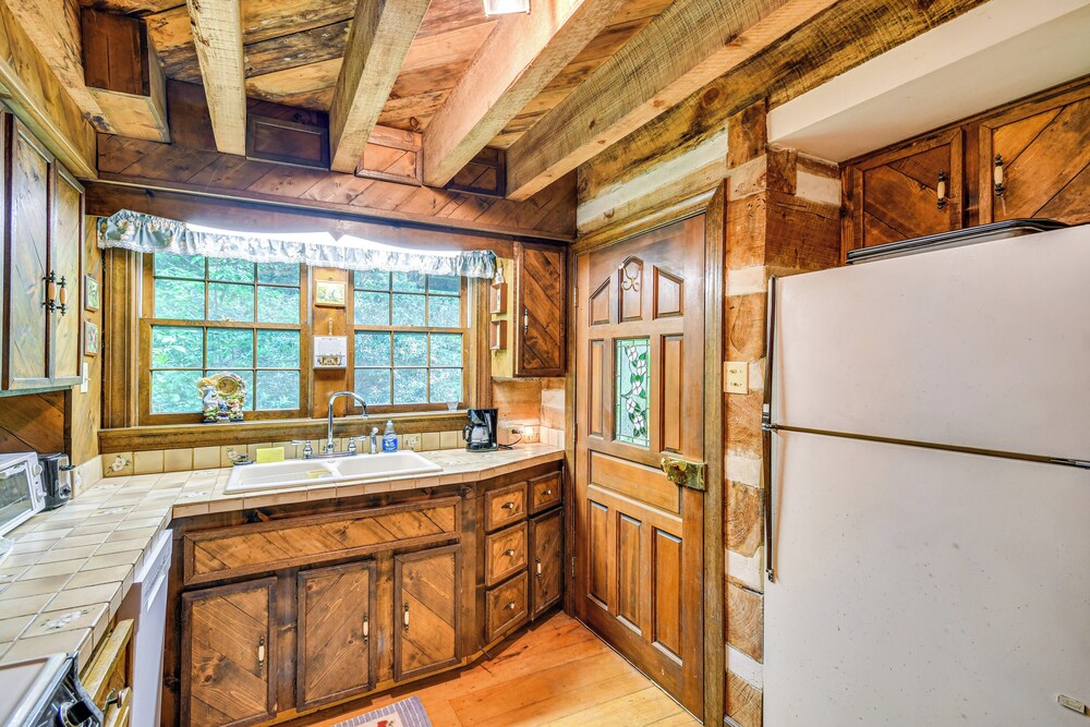 Peaceful Burnsville Cabin By South Toe River!