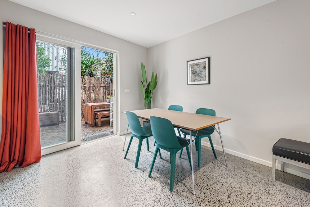 Convenient Bayside Living at the Edge of the City