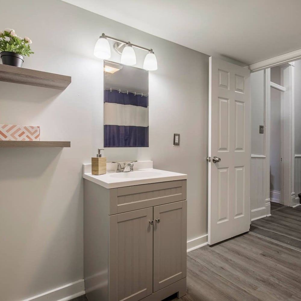 Louisville Dream House 4BR 2BA by Cozysuites - Image 3
