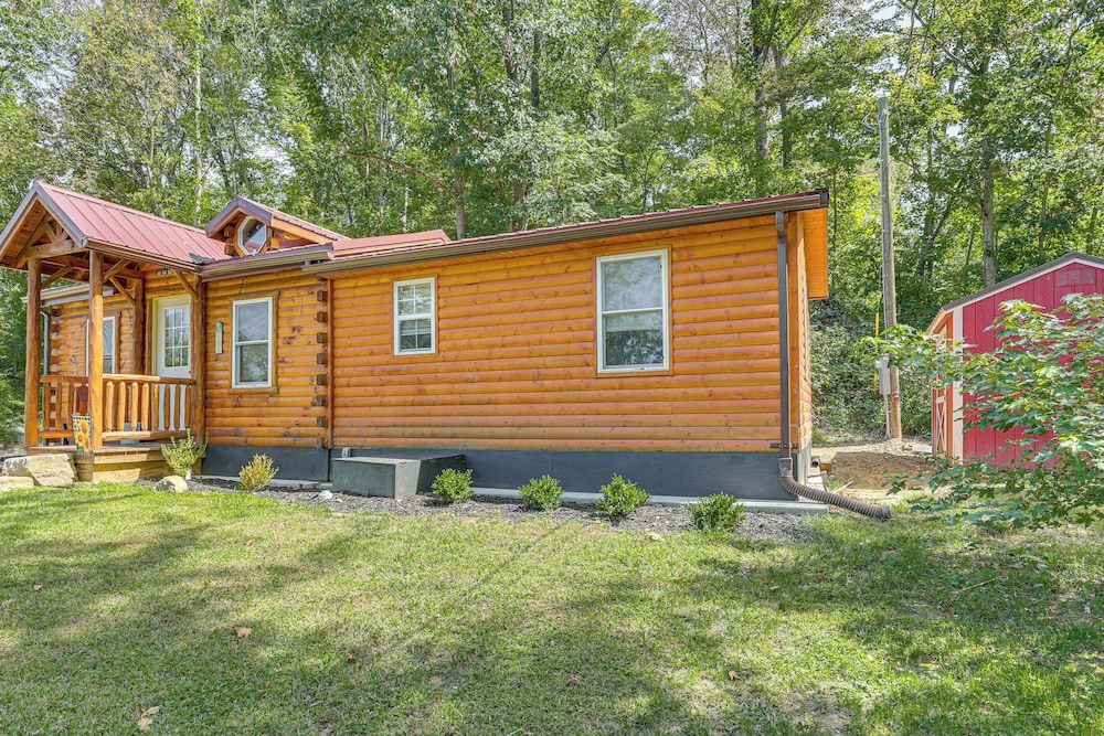 Charming Couples Cabin on 40 Acres in Zanesville
