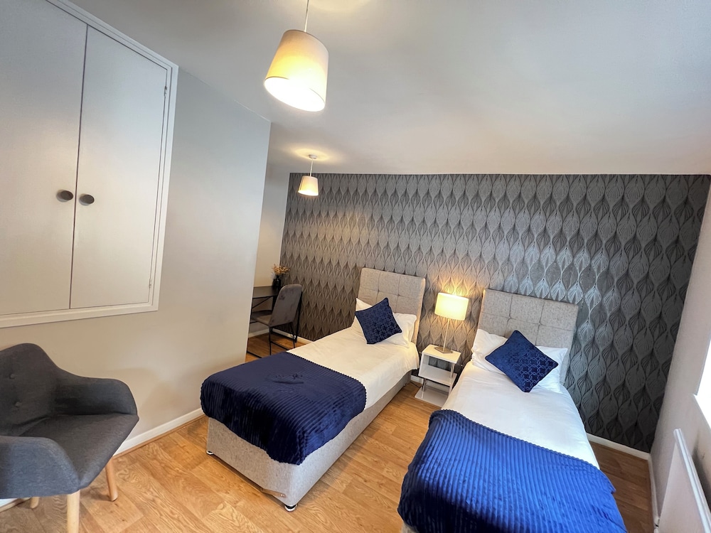 Kensington Private House- Walk to stores and tube-PRIVATE entrance- In Central London