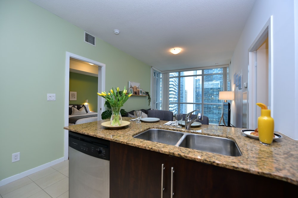 Sarkar Suites - Maple Leaf Square