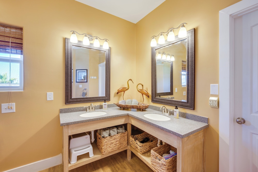 Port Aransas Home: Private Pool < 1 Mi to Beach!