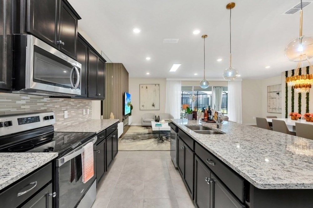 Many Themes For Everyone 10 Huge Bedrooms! 10 Villa by RedAwning view 4