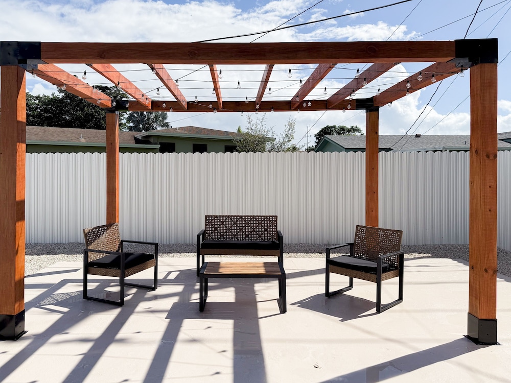 NEW Luxury 5BR Villa Private Pool BBQ Game Room