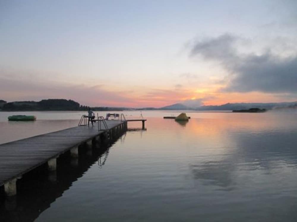 Directly on Lake Wallersee - Cubes - SELF CHECK-IN