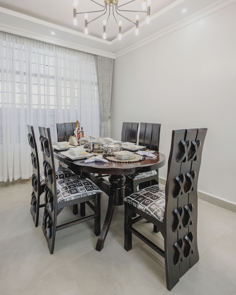 Skyhut Boutique House