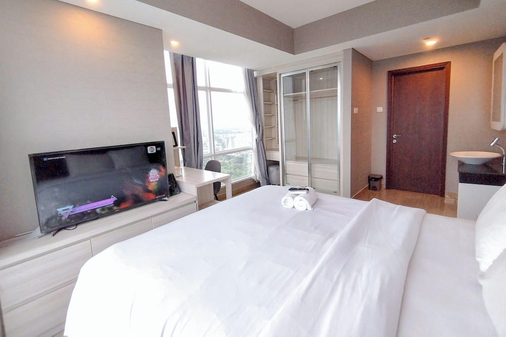 Spacious 2Br With Extra Room At Grand Sungkono Lagoon Apartment