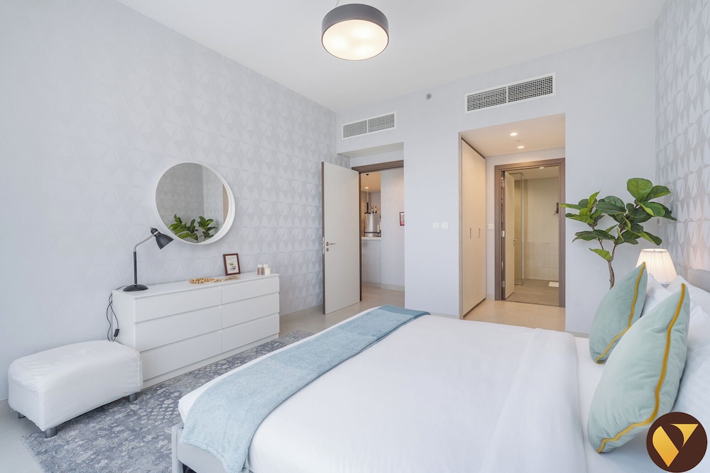 Vogue 2BHK Dubai Frame View Park Metro