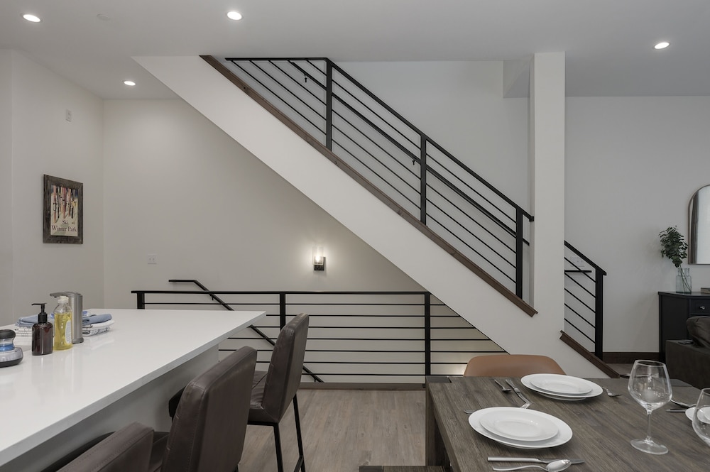 90 Hay Meadow 4 Bedroom Townhouse by RedAwning view 4