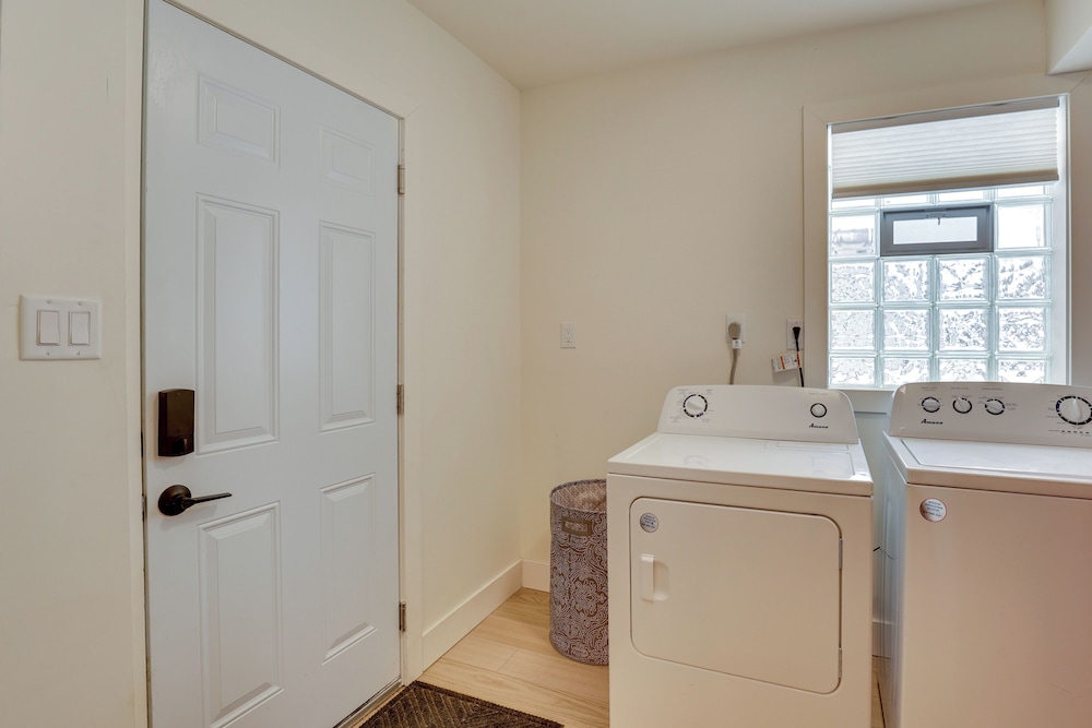 3 Mi to Dtwn & Ysu: Updated Youngstown Home, photo 7